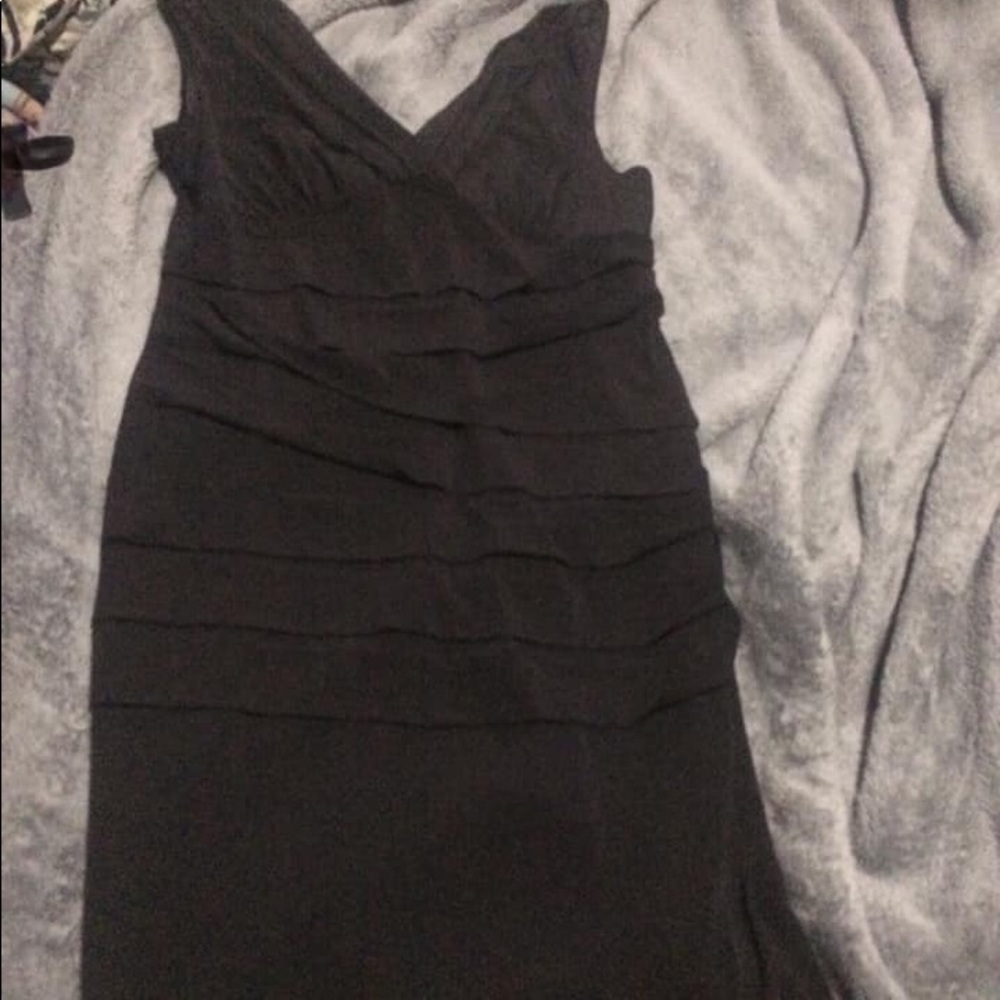 Dresses - Picture 2 of 2